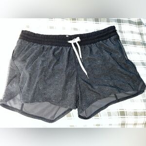 Vuori Clementine Charcoal Twill Texture Shorts XL
